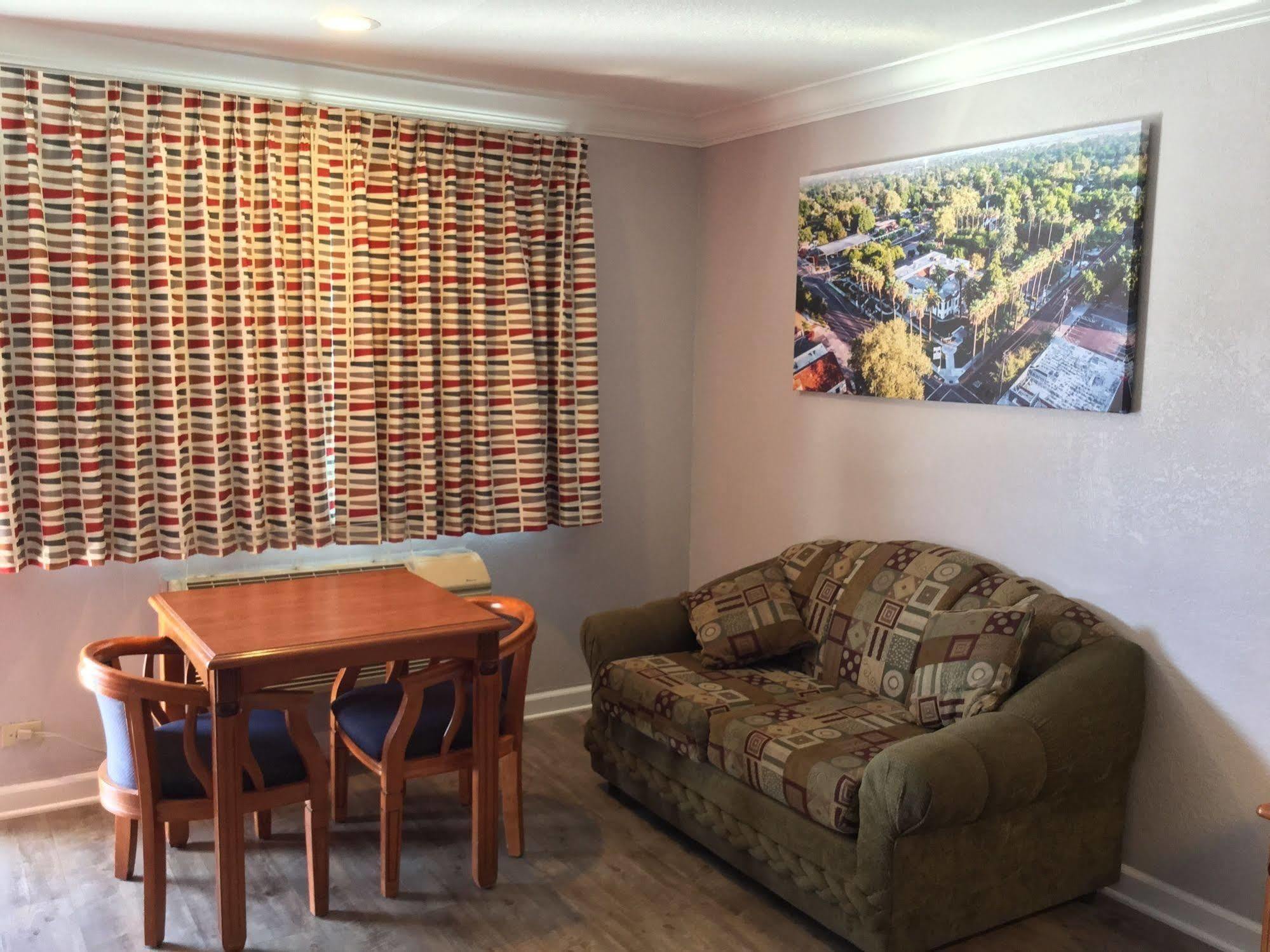 Journey Inn Уудланд Екстериор снимка