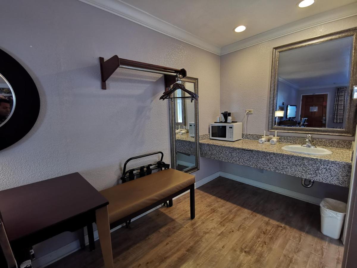 Journey Inn Уудланд Екстериор снимка